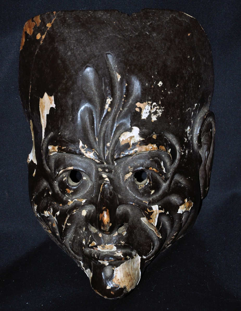 Masque japonais en bois sculpté dit de théâtre Nô milieu du XIXe siècle