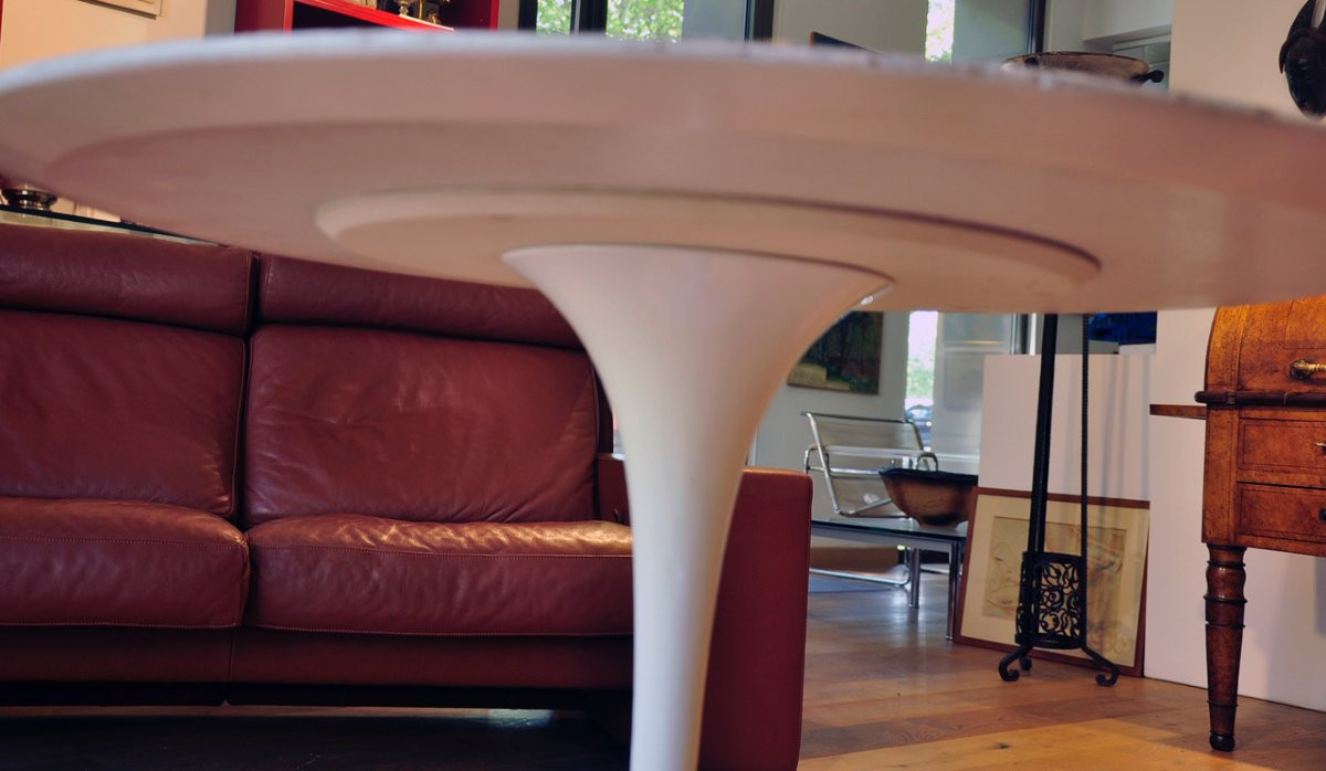 Knoll International Table Circa 1960 Melamine Wood Top White Lacquered Cast Iron Legs-photo-1