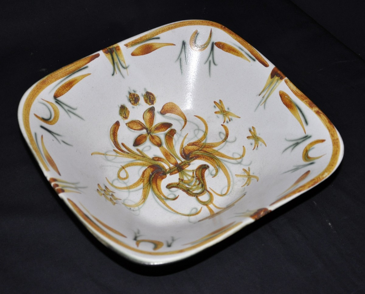 Earthenware Dish Signed J.a.3 Keraluc Quimper