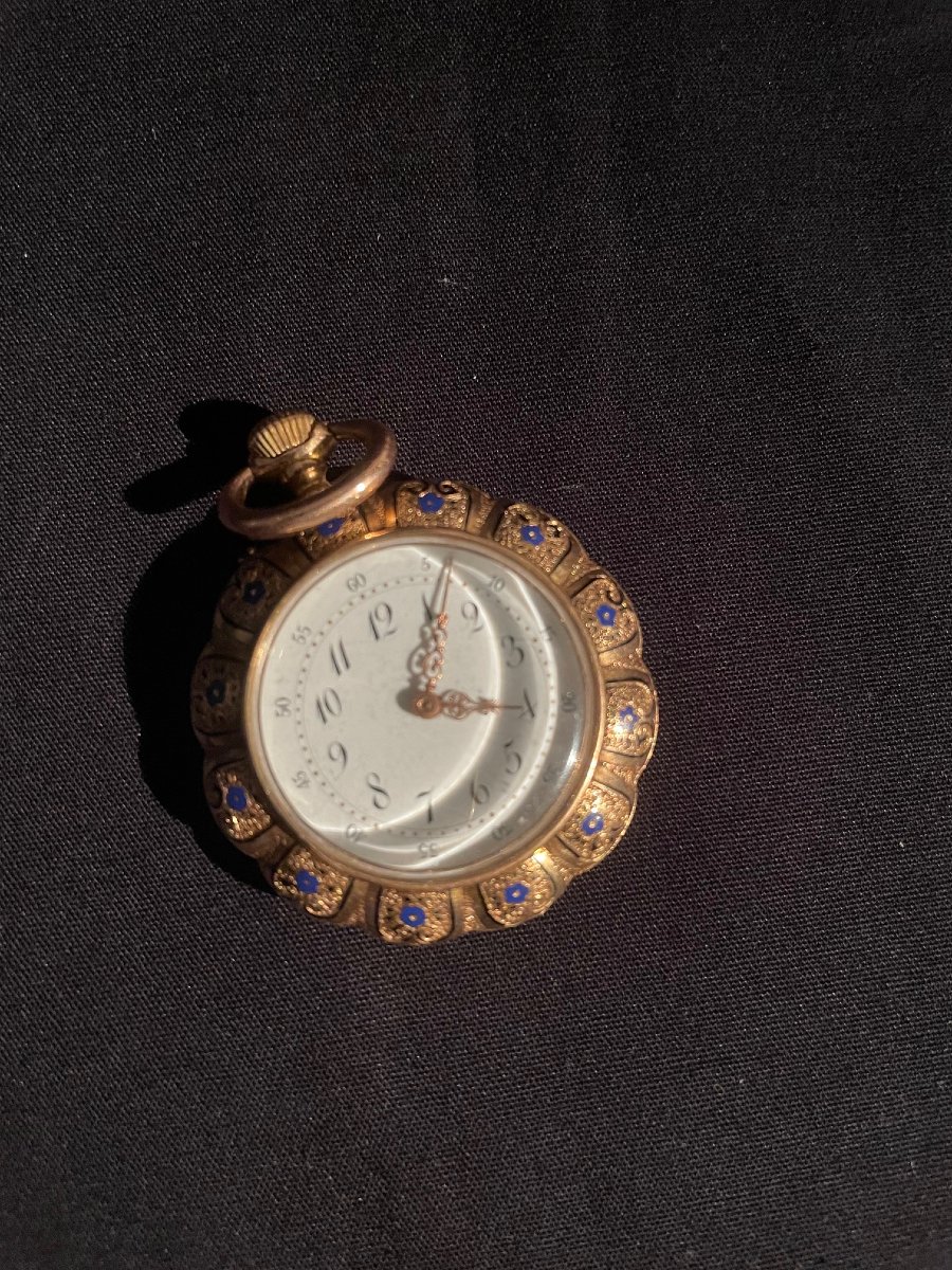 Montre femme gousset or , decor guillauché email , 
