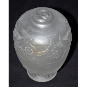 Vase en cristal signé Sabino moulé dépoli décor floral circa 1930