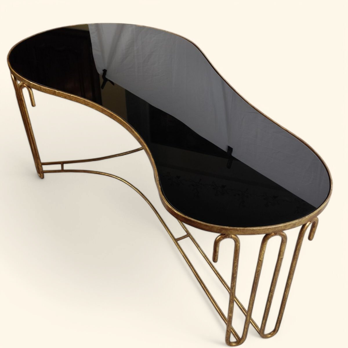 Table Rognon en Métal Doré dans le Style de la Table "Ondulation" de Jean Royère -photo-4