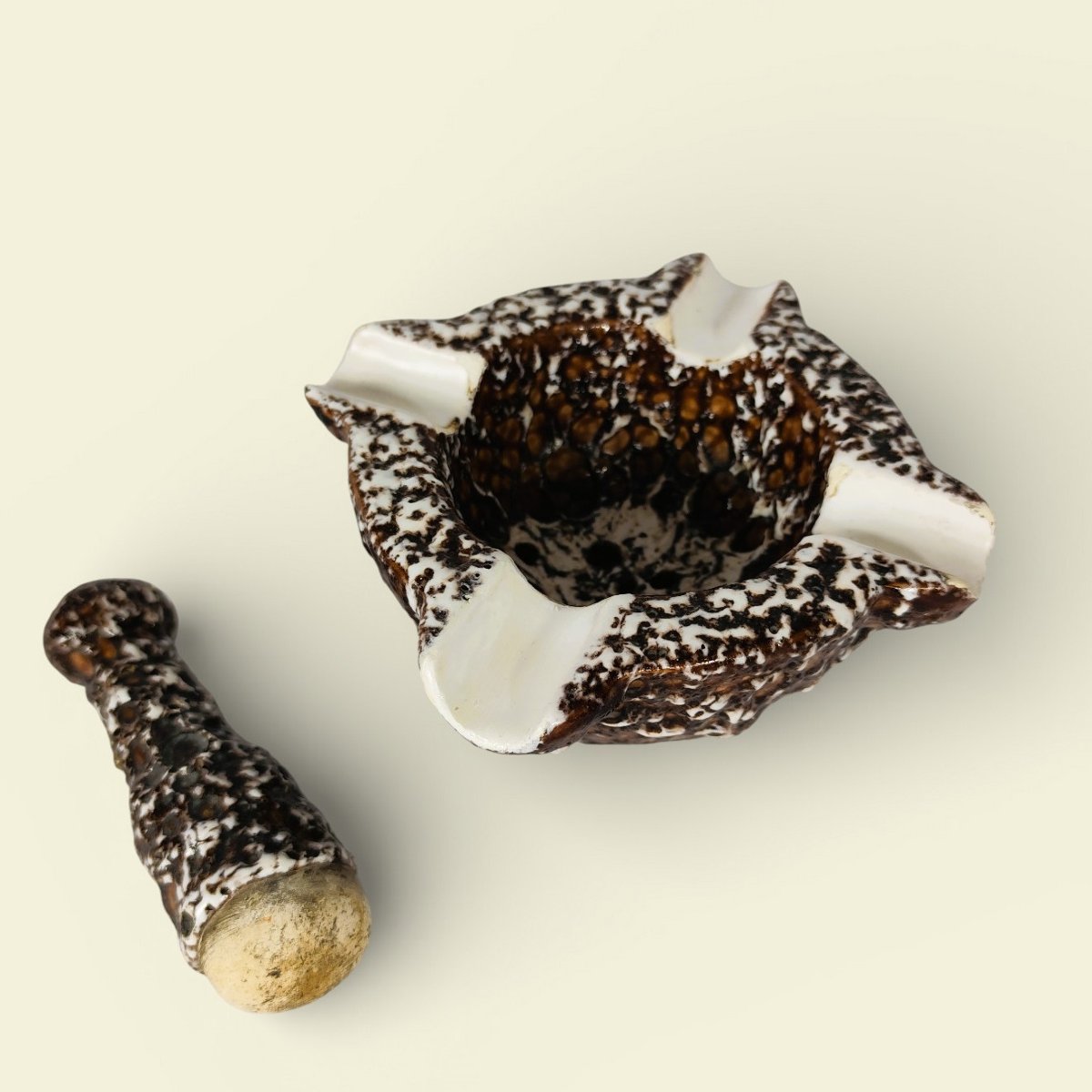 "Fatlava"Cendrier « Pilon et Mortier » de Marius Giuge.-photo-2