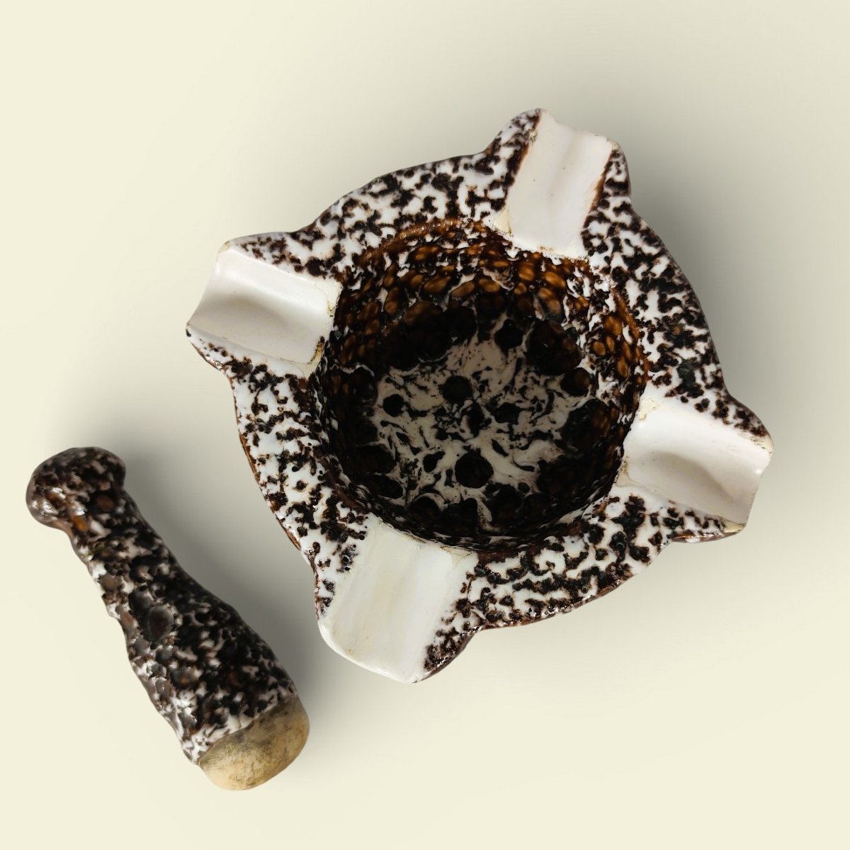 "Fatlava"Cendrier « Pilon et Mortier » de Marius Giuge.-photo-3