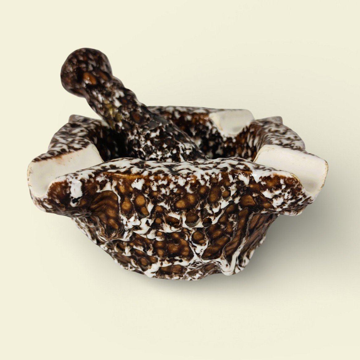 "Fatlava"Cendrier « Pilon et Mortier » de Marius Giuge.-photo-2