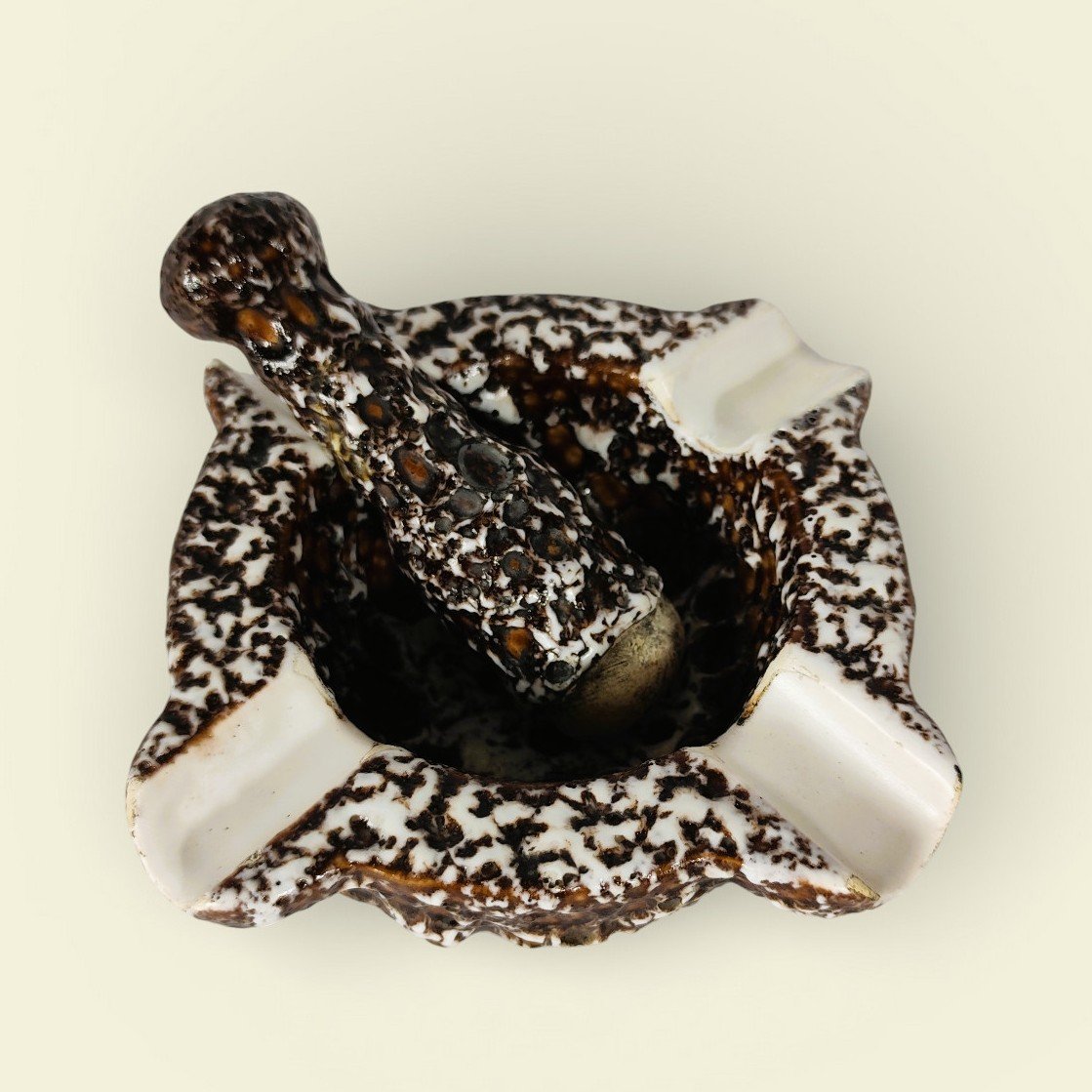 "Fatlava"Cendrier « Pilon et Mortier » de Marius Giuge.-photo-3