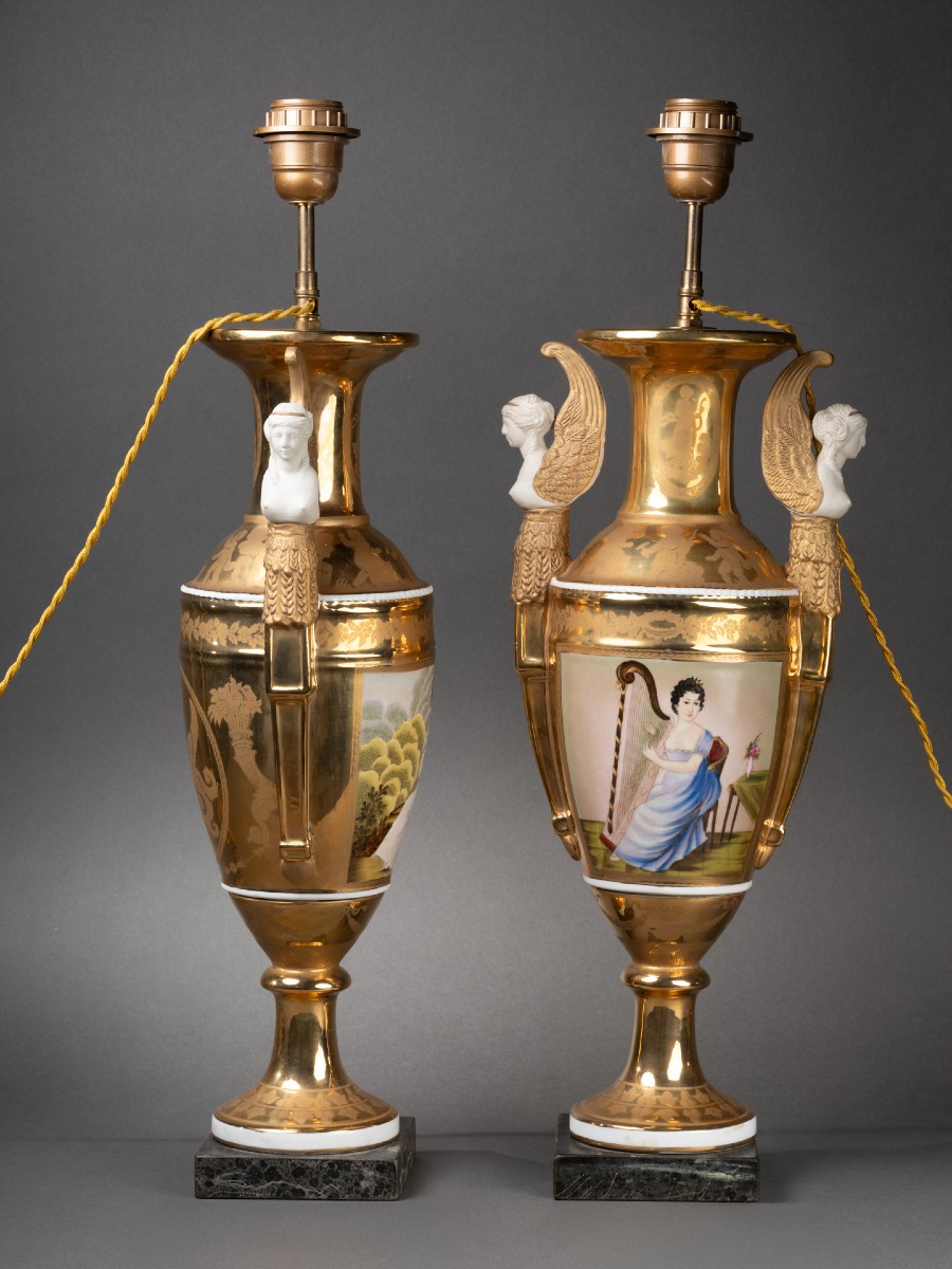 Paire de vase du XIXème siècle de forme Médici en porcelaine et biscuit monté en lampe -photo-2