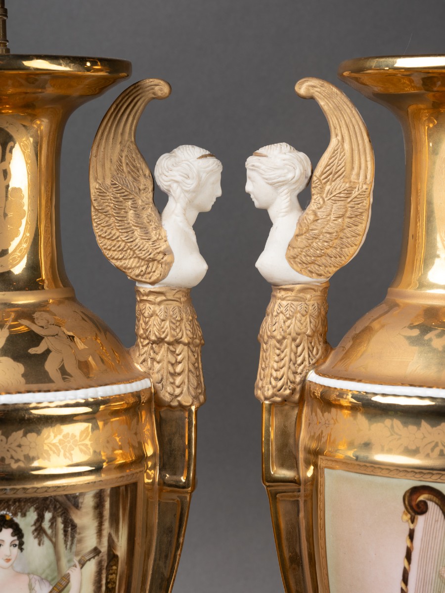 Paire de vase du XIXème siècle de forme Médici en porcelaine et biscuit monté en lampe -photo-4
