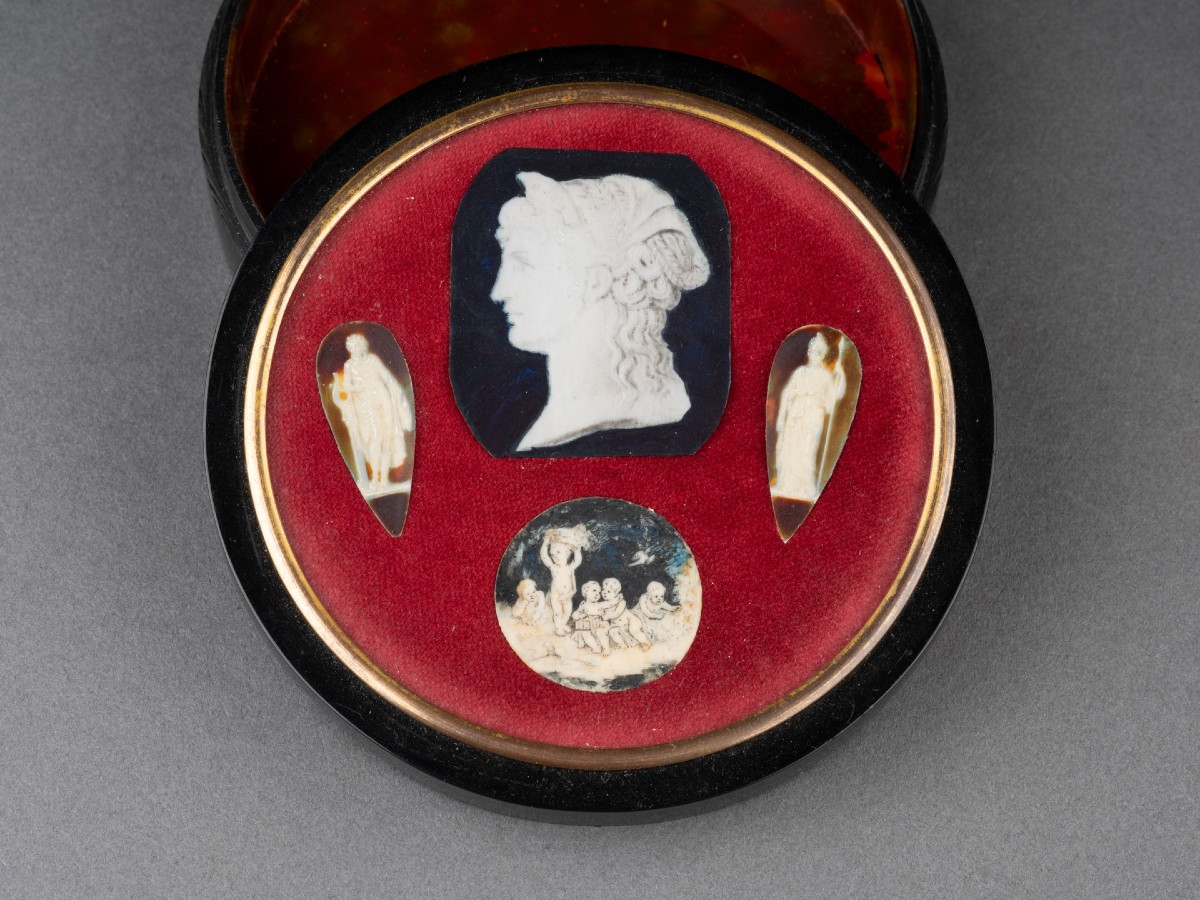 Late 18th Century Miniature Presented In A Bakelite Box -photo-3