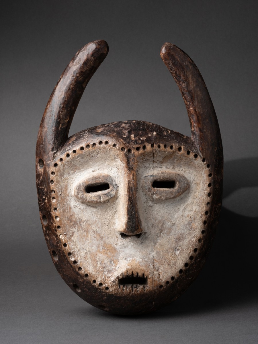 Small White African Mask Lega-photo-2