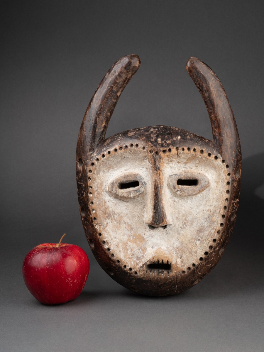 Small White African Mask Lega-photo-3