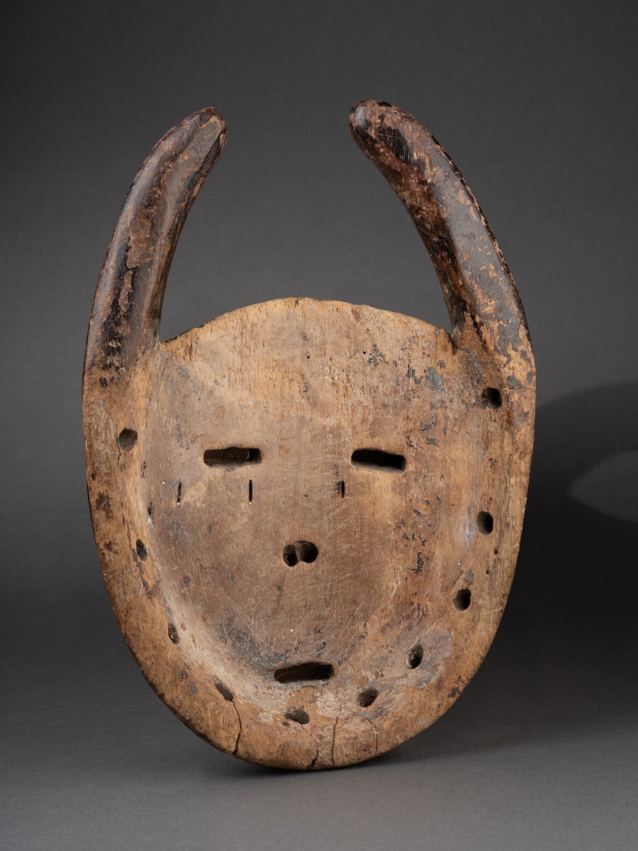 Small White African Mask Lega-photo-4