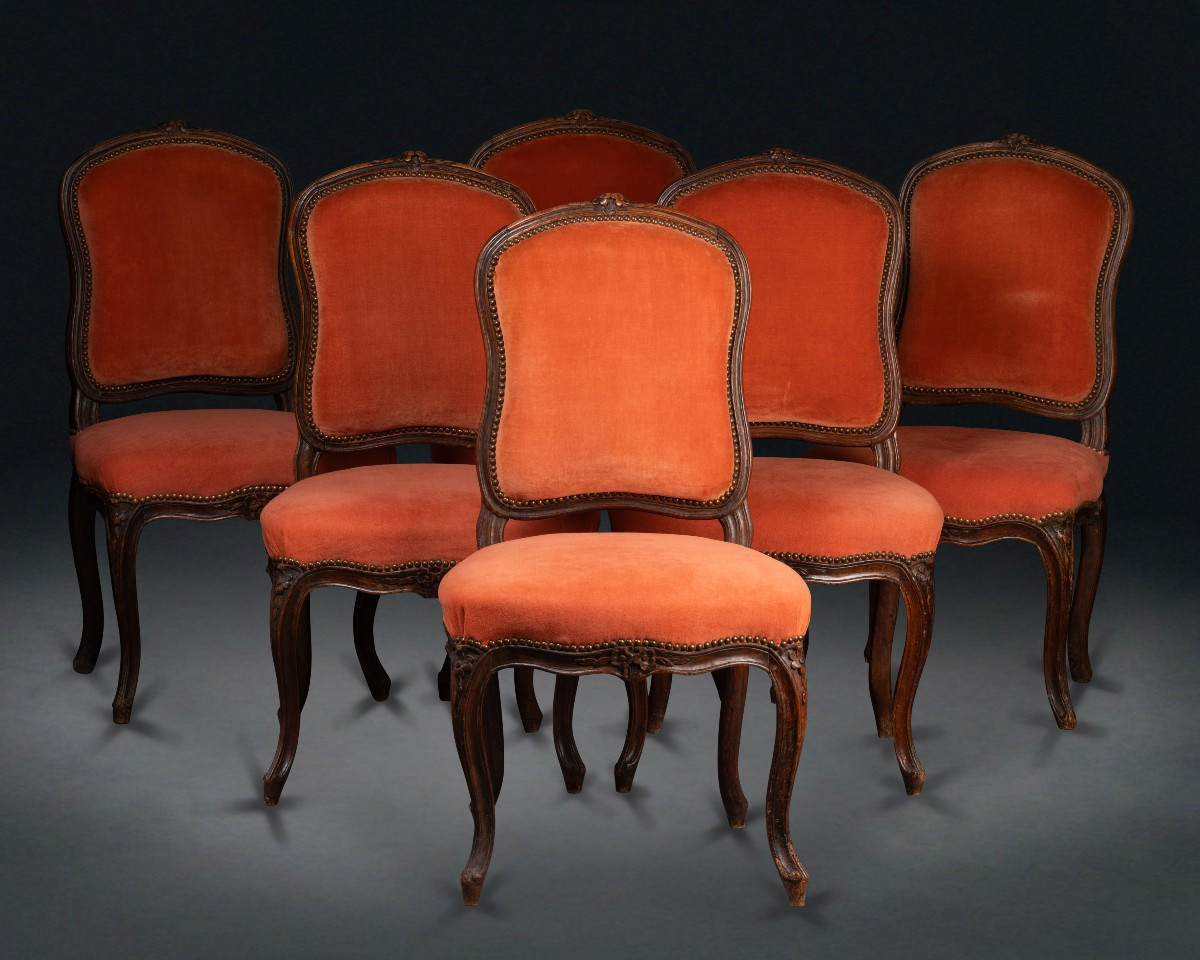 Élégante suite de six chaises d’époque Louis XV en bois sculpté