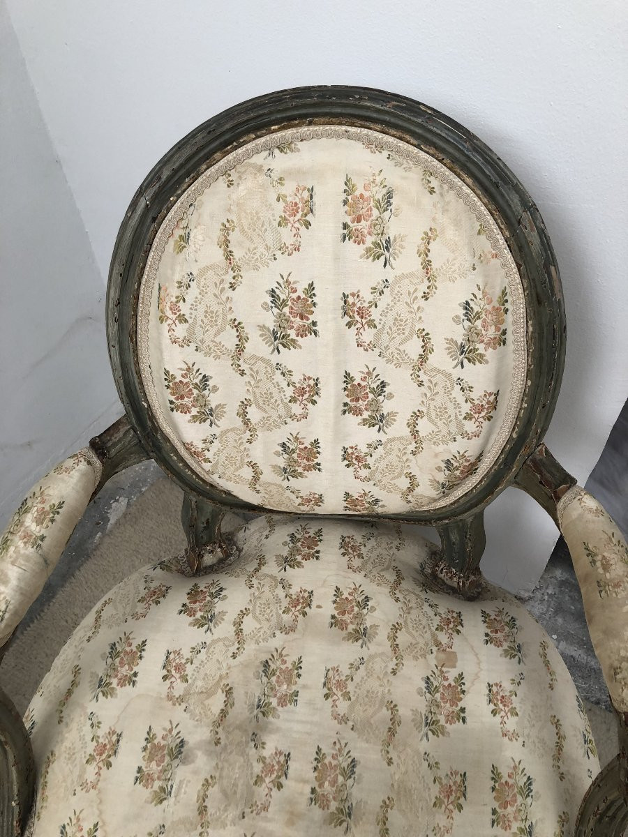 PAIRE DE FAUTEUILS CABRIOLET LAQUE VERT MODELE MEDAILLON XVIII EME SIECLE -photo-1