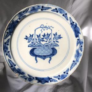 ASSIETTE EN FAIENCE DE DELFT XVIII EME SIECLE DECOR AU CHAUDRON FLEURIS 