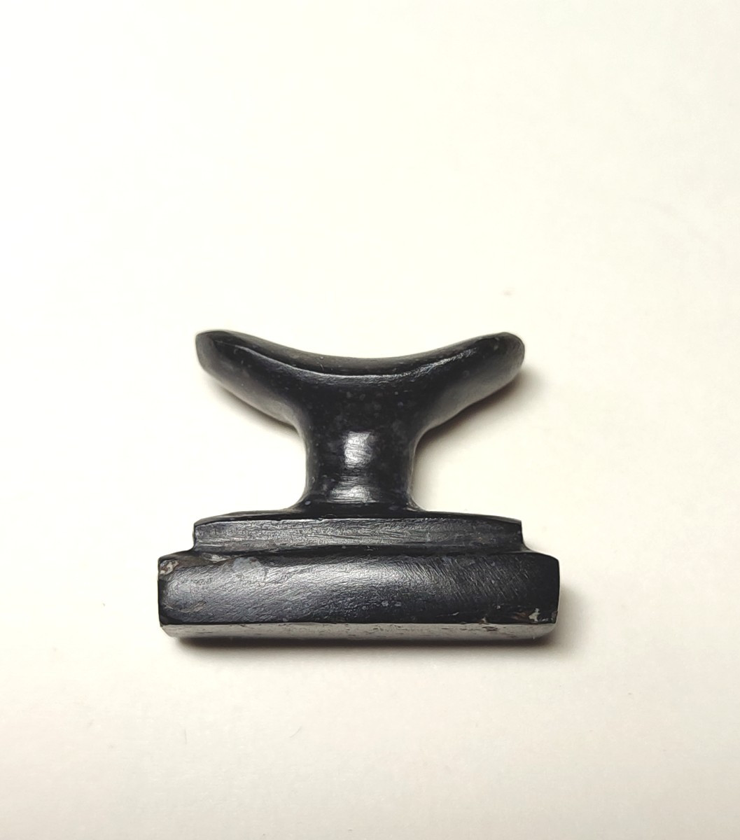 Stone Headrest. Late Egyptian Period. -photo-1