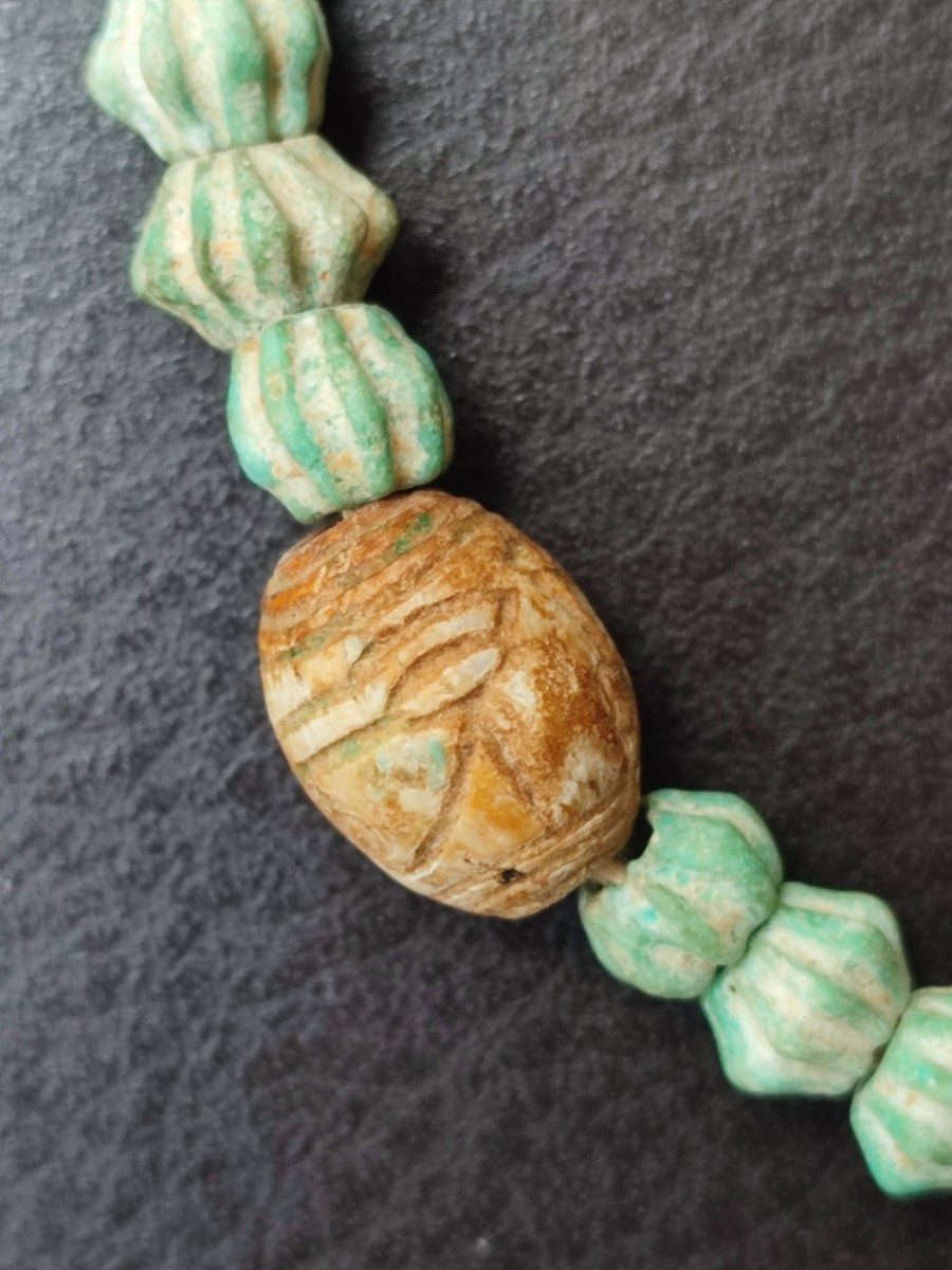 Egypte Ptolemaique collier en perles avec des hieroglyphes.-photo-3