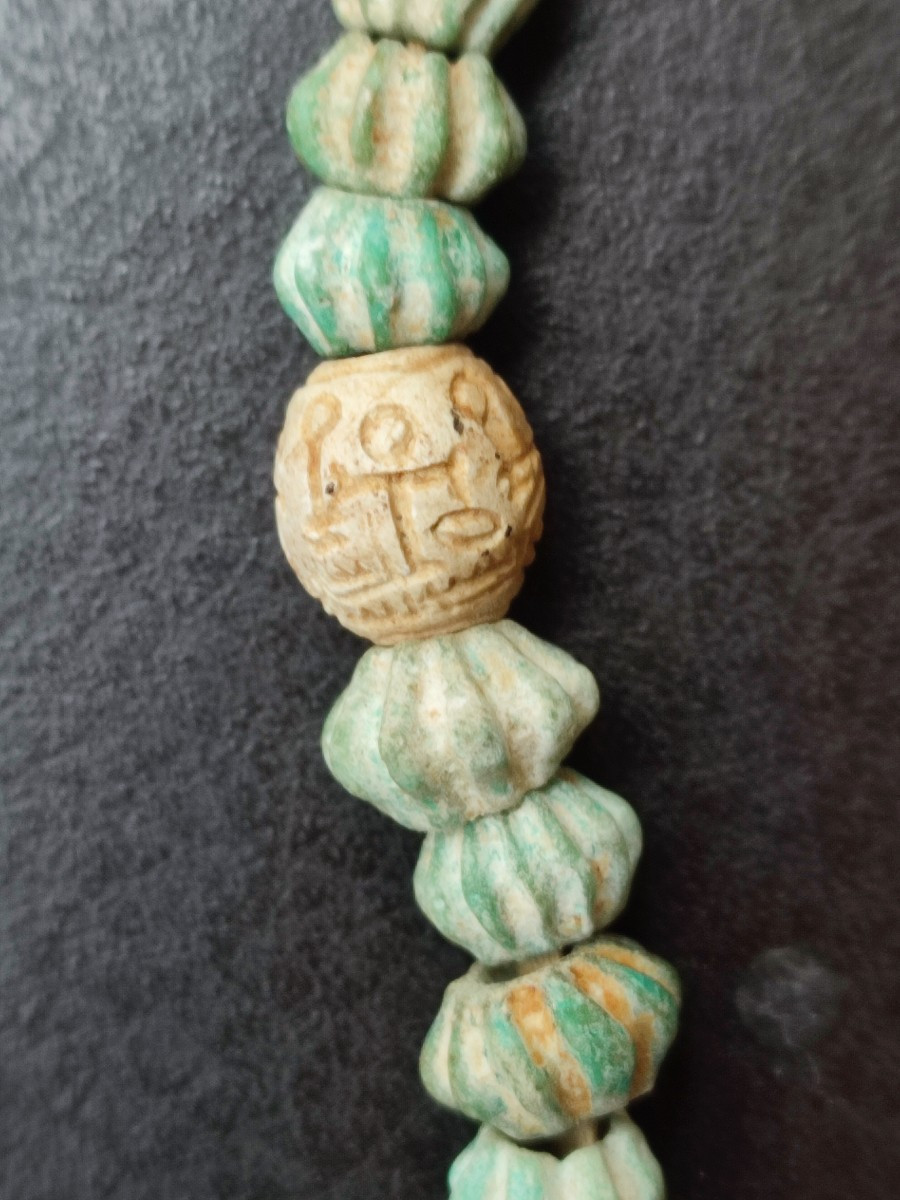 Egypte Ptolemaique collier en perles avec des hieroglyphes.-photo-4