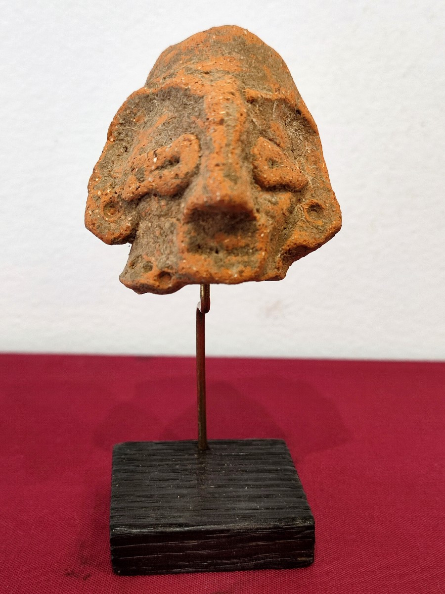 Tête de statuette votive. Civillisation Syro Hittite. Céramique