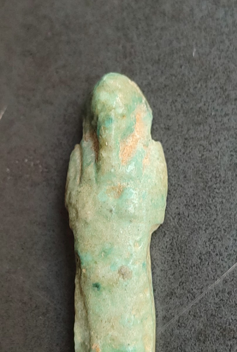 Amulette Petit oushebti pour les bandelettes. Egypte de la Basse Époque.-photo-1