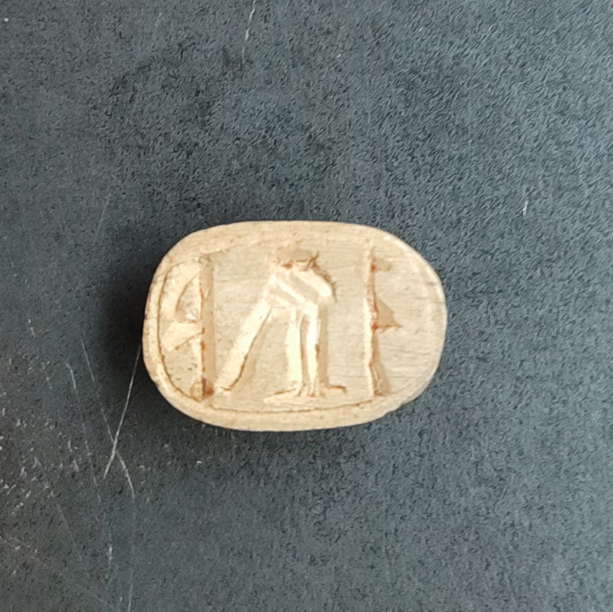 Scarabée. Avec hiéroglyphes. Egypte de la Basse Époque -photo-2