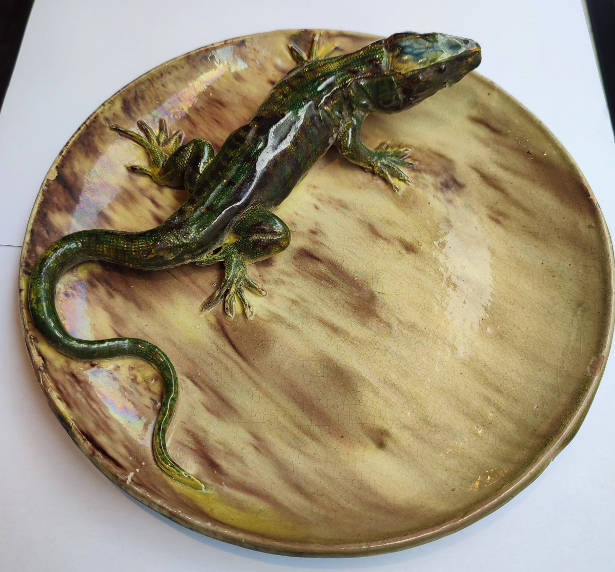 Un lézard vert. Plat mural.   Art Nouveau vers 1900.-photo-3