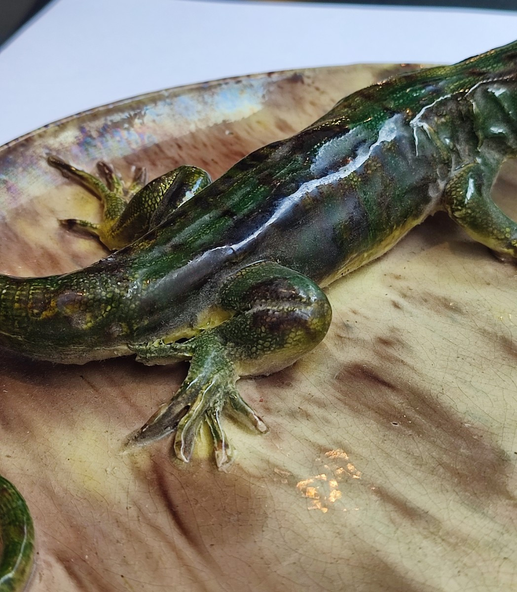 Un lézard vert. Plat mural.   Art Nouveau vers 1900.-photo-4