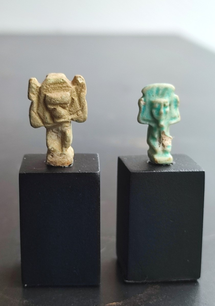 Two Amulets Of Shou. Egyptian, Late Period . 6 ème  Century Before Christ-photo-2