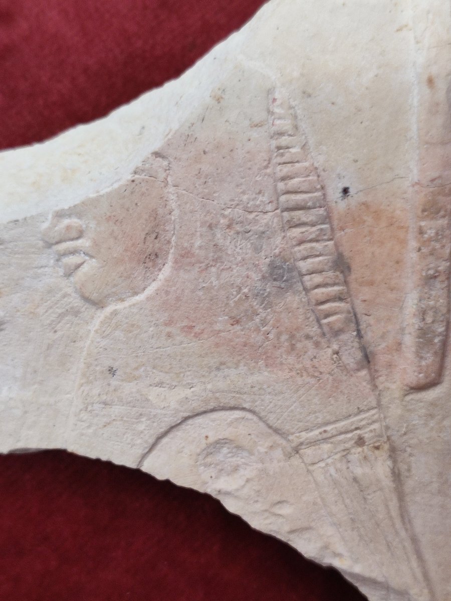 Deux femmes . Fragment de bas relief.  Egypte du Nouvel Empire.-photo-2