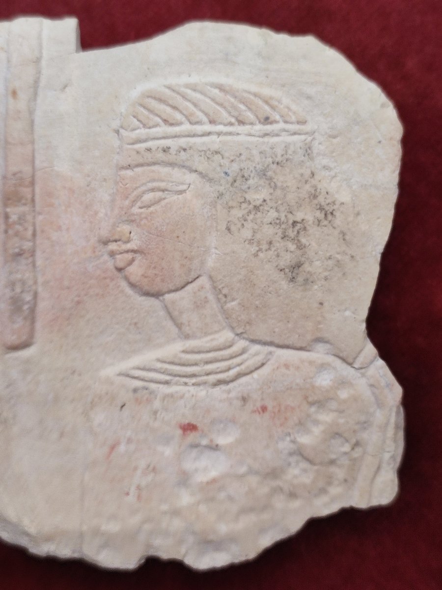 Deux femmes . Fragment de bas relief.  Egypte du Nouvel Empire.-photo-4