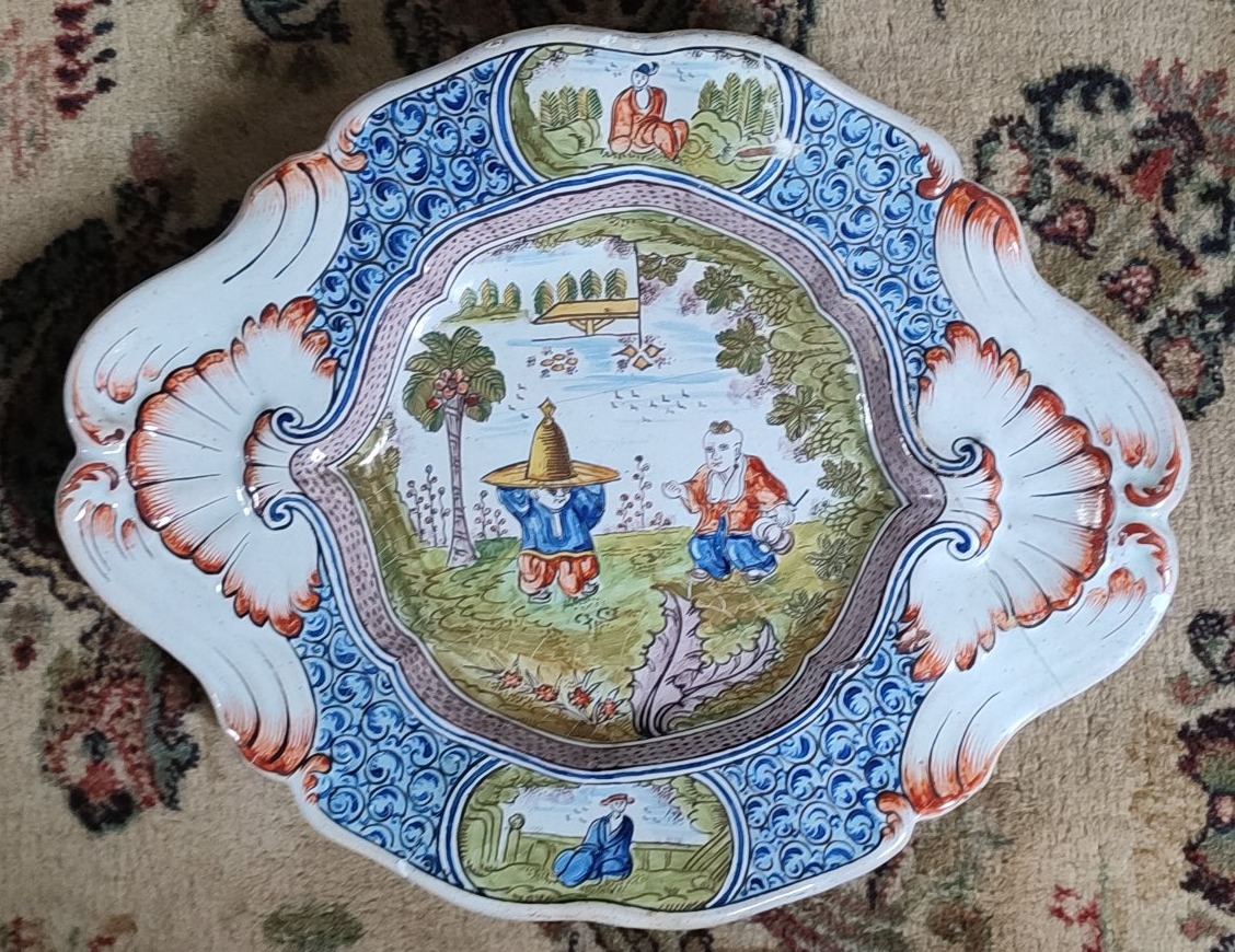 Plat décor aux chinois.  France 18 ème siècle 