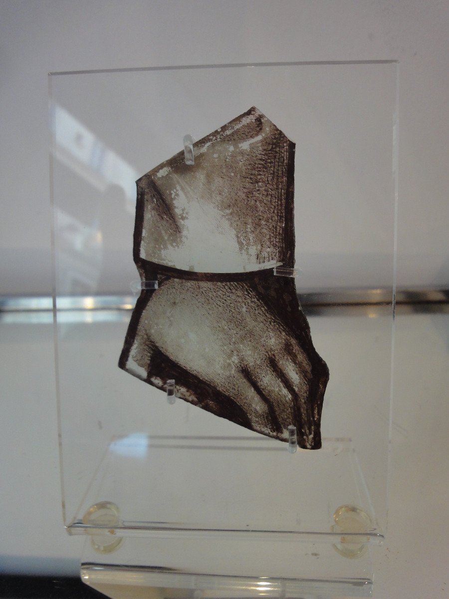 Une Main, rare  fragment de vitrail du  XIV ème Siècle -photo-2