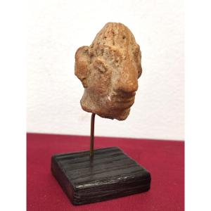 Tete masculine. Ceramique. Civilisation Syro-Hittite.