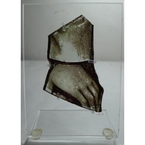 Une Main, rare  fragment de vitrail du  XIV ème Siècle 