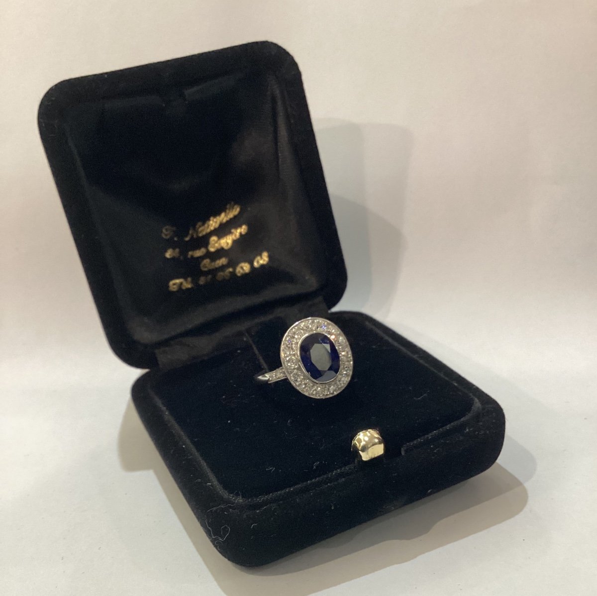 Pompadour Ring In Platinum, Sapphire And Diamonds-photo-2