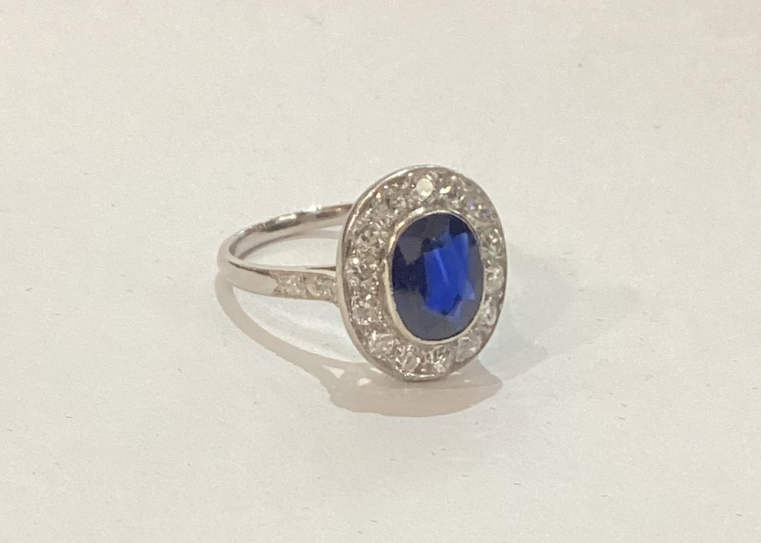 Pompadour Ring In Platinum, Sapphire And Diamonds-photo-6