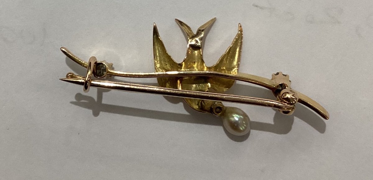 Bar Brooch With Swallow Motif In Yellow Gold, Pearls And Diamonds - Old Jewel From The 1900s-photo-5