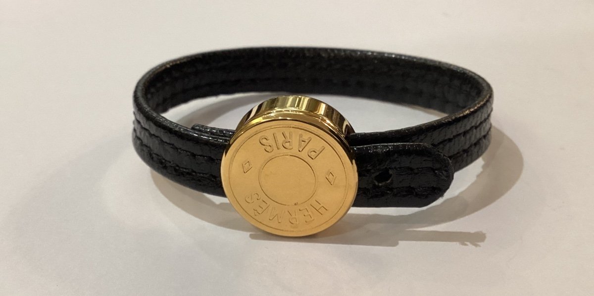 HERMÈS - bracelet en métal doré et cuir noir  -photo-1