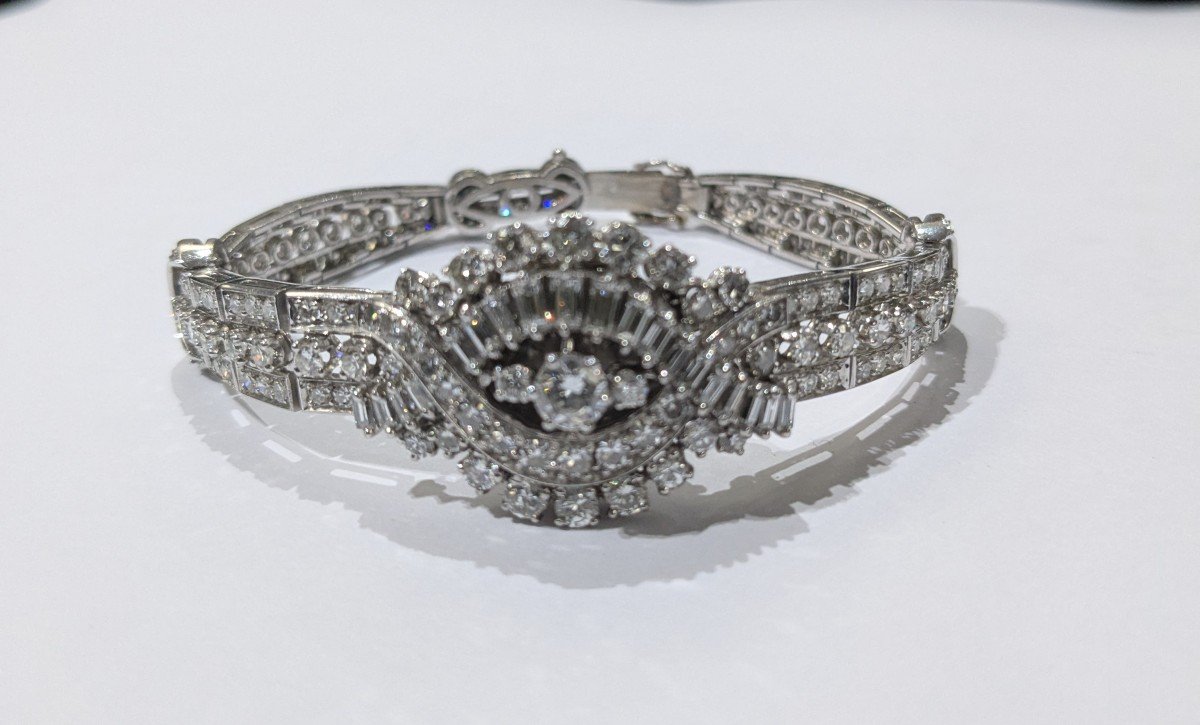 Montre dite secrète en or gris, platine et brillants - vers 1960