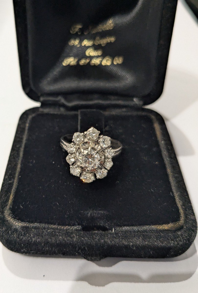 Bague marguerite en or gris et diamants - époque 1960