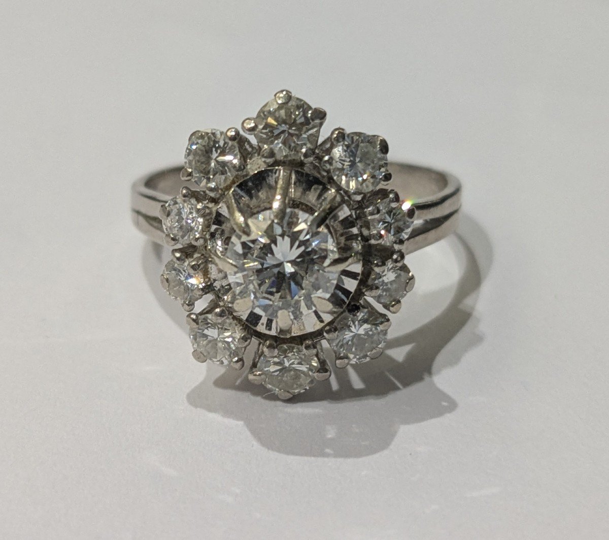 White Gold And Diamond Daisy Ring - 1960s-photo-2