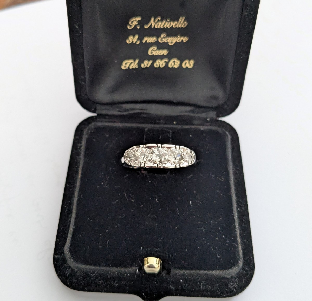 Bague rivière en platine et diamants - époque 1925/1930