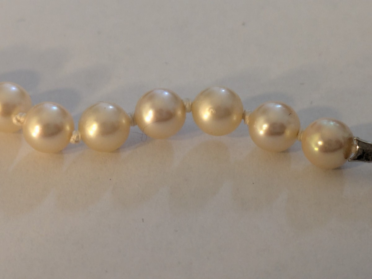 Graduated Necklace Of Cultured Pearls, With An Emerald And Diamond Clasp -photo-1