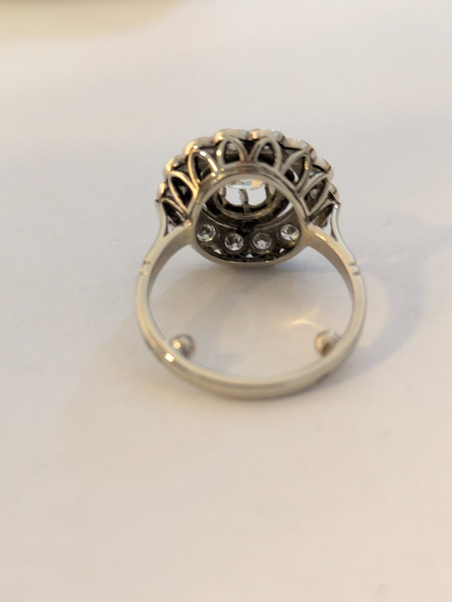 Bague marguerite or gris, platine, diamant principal et petits diamants -photo-5