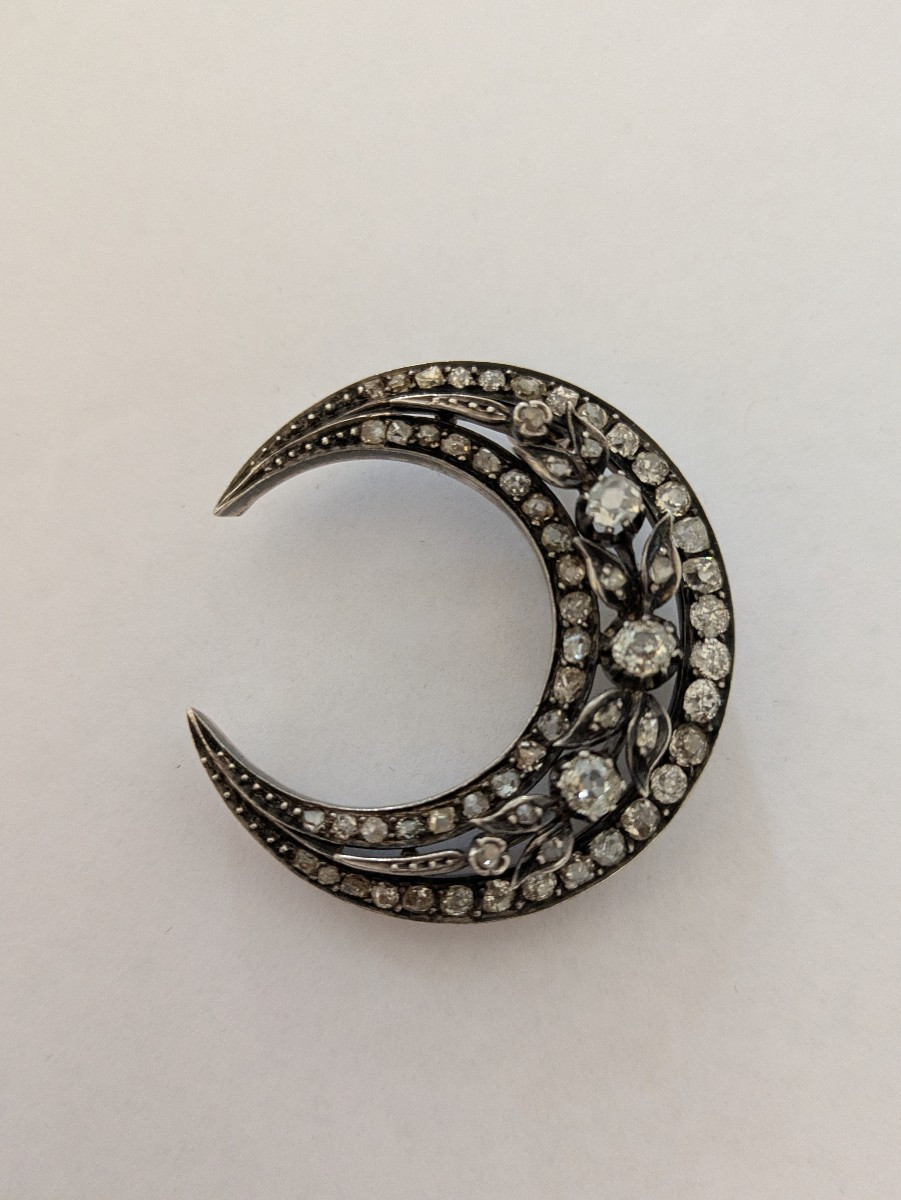 Broche croissant en or, argent et diamants 