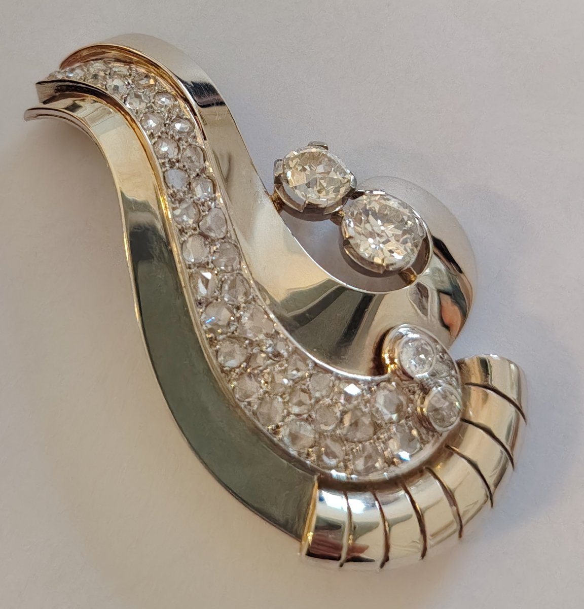 Grey Gold, Platinum And Diamond Clip Brooch, Circa 1925-photo-3