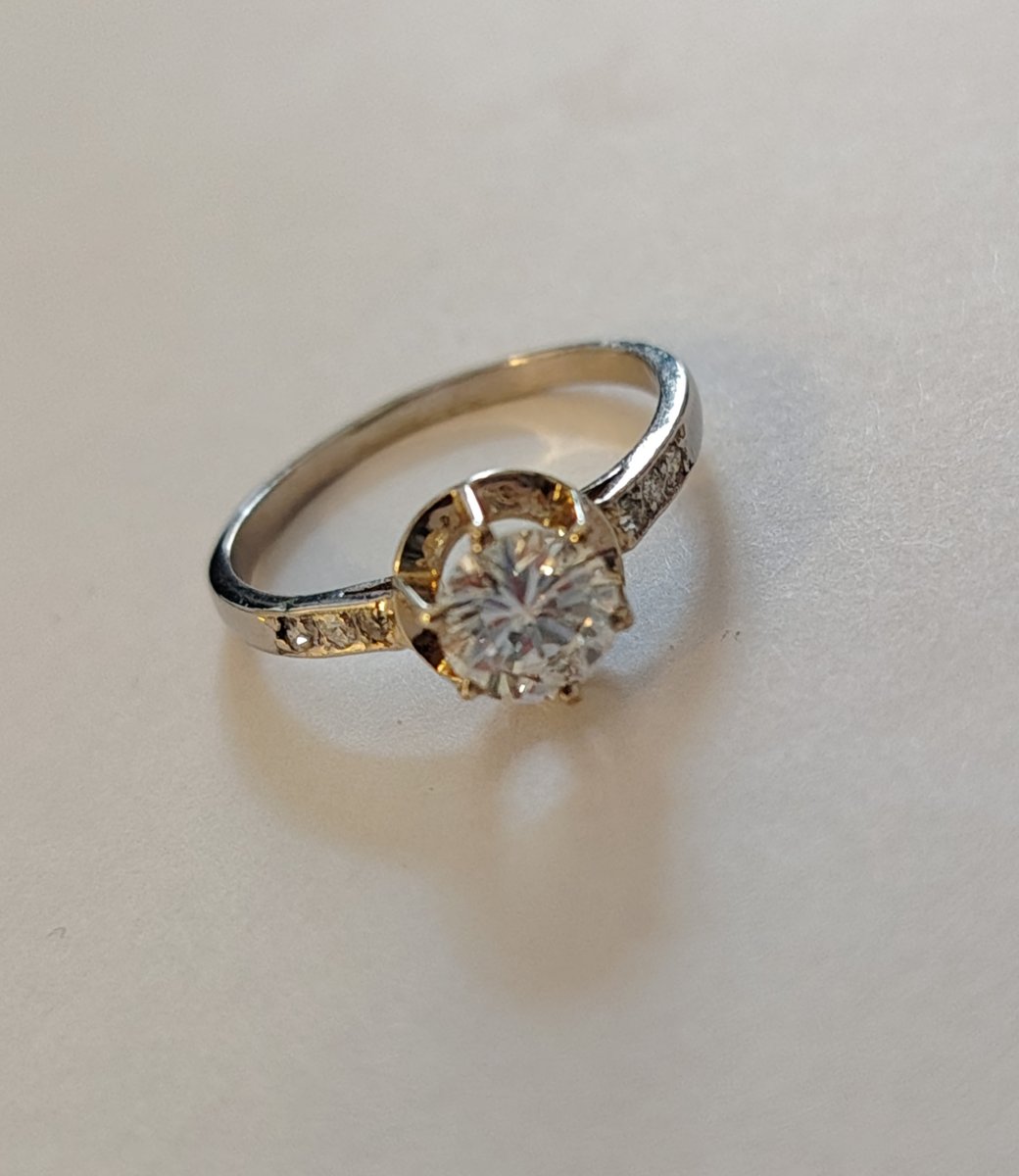 Small Solitaire In White Gold And Diamonds-photo-2