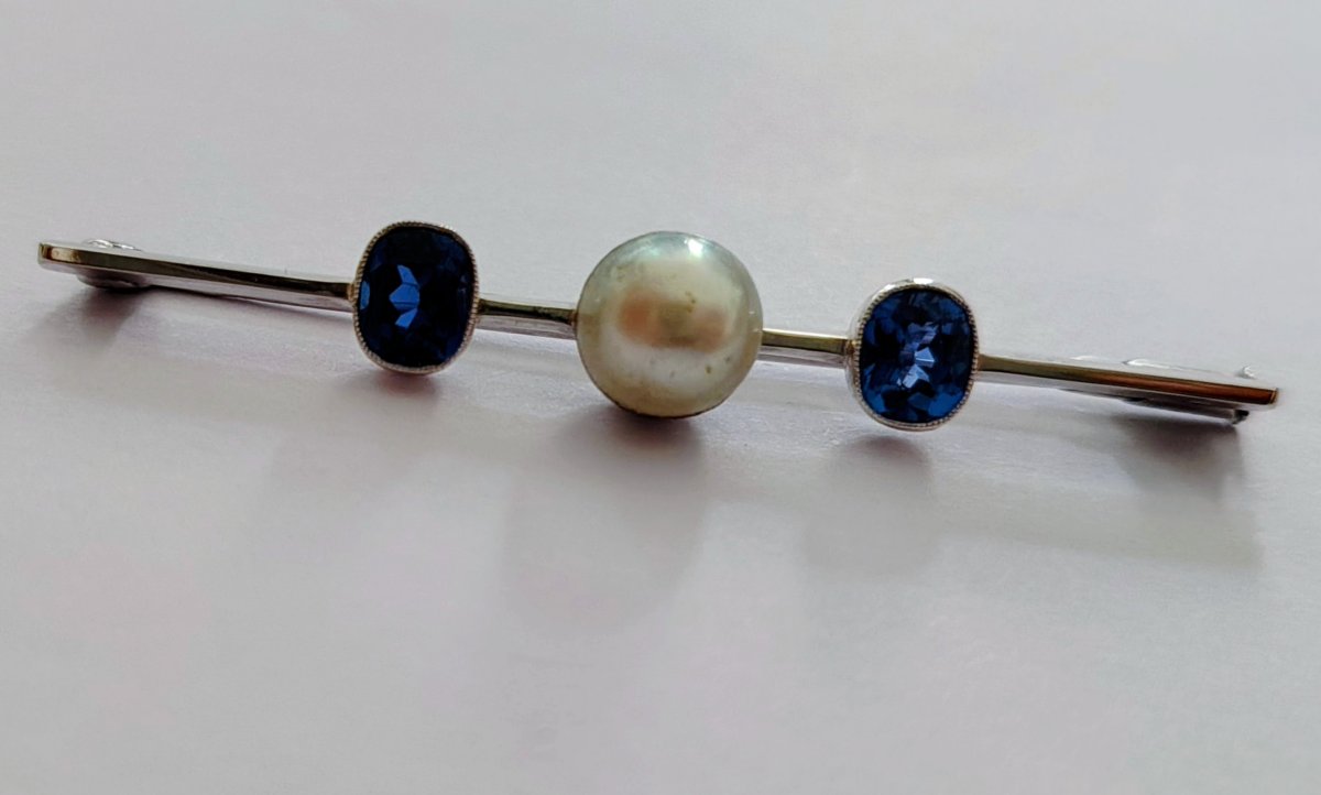 White Gold Brooch With A Pearl And Ceylon Sapphires-photo-3
