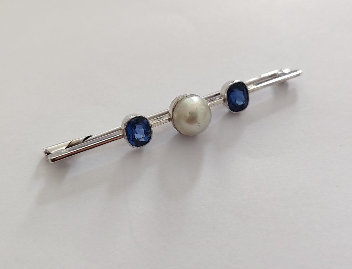White Gold Brooch With A Pearl And Ceylon Sapphires