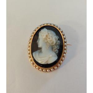 Gold Agate Cameo Brooch With Half Pearls, 19th Century
